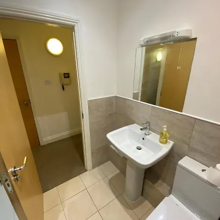 Bournemouth Beachfront Retreat 3 Bedroom 3 Bathroom Seaside B&B With Free Parking Exterior photo