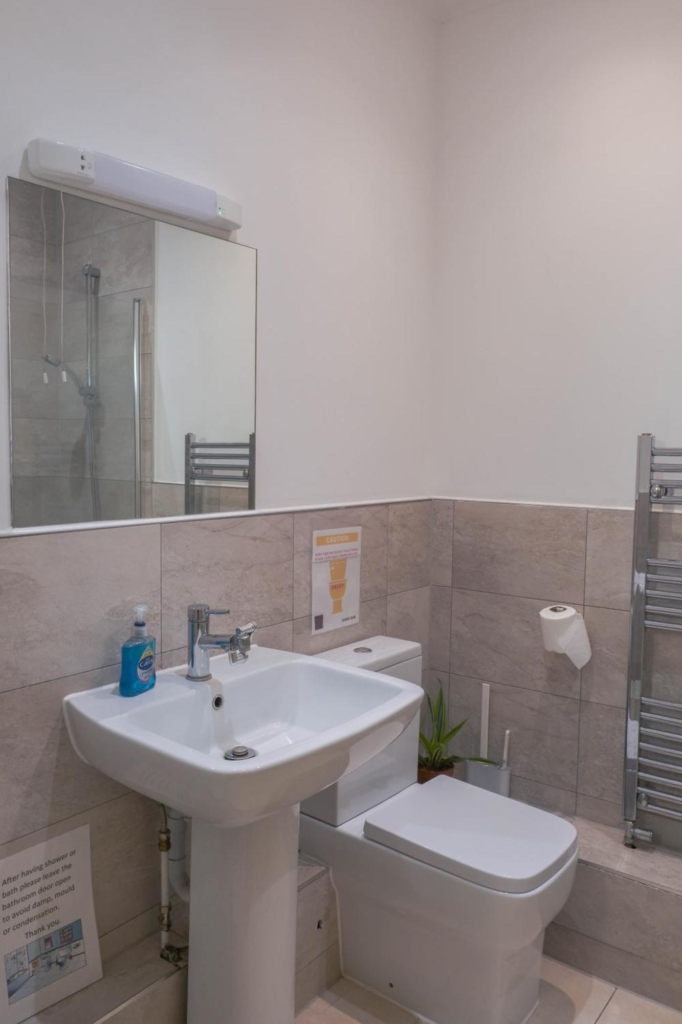 Beachfront Retreat 3 Bedroom 3 Bathroom Seaside With Free Parking *