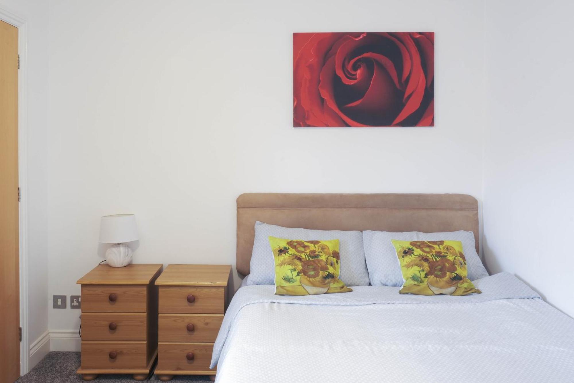 Апартаменты Beachfront Retreat 3 Bedroom 3 Bathroom Seaside With Free Parking *