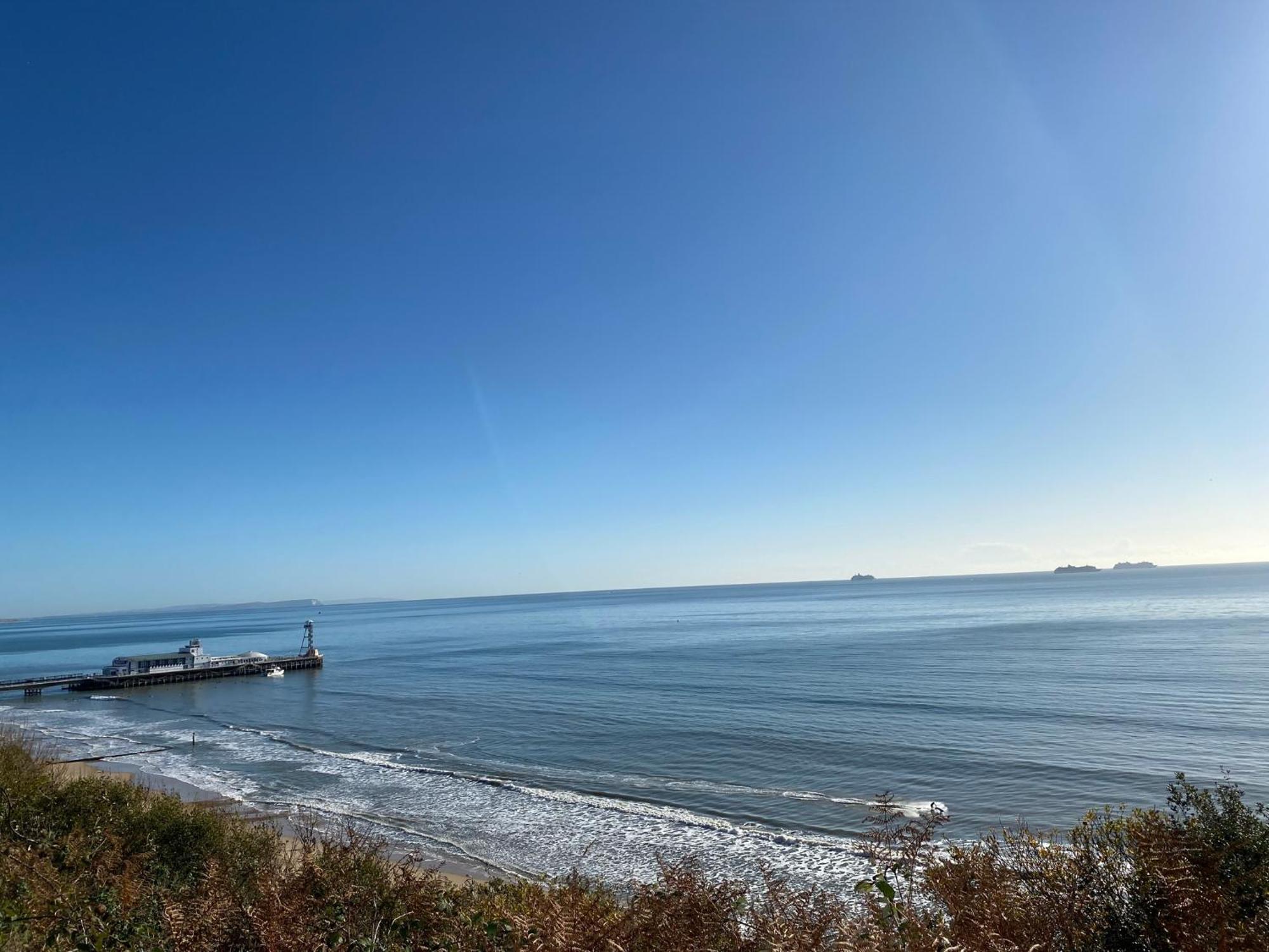 Beachfront Retreat 3 Bedroom 3 Bathroom Seaside With Free Parking Борнмут