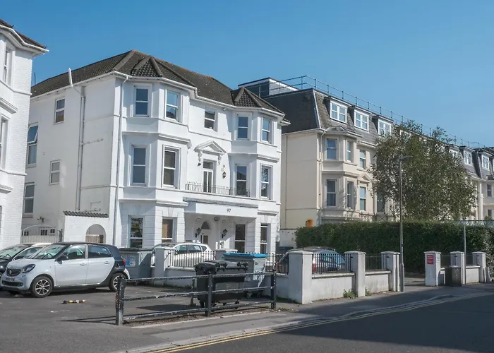Bournemouth Beachfront Retreat 3 Bedroom 3 Bathroom Seaside B&B With Free Parking