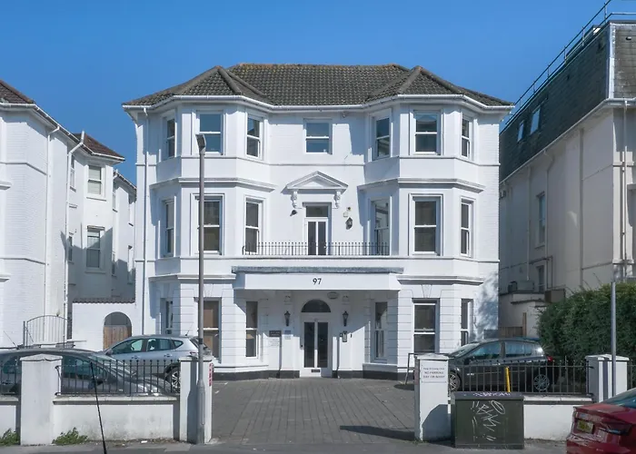 Bournemouth Beachfront Retreat 3 Bedroom 3 Bathroom Seaside B&B With Free Parking