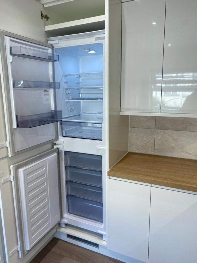 Beachfront Retreat 3 Bedroom 3 Bathroom Seaside With Free Parking Apartment *