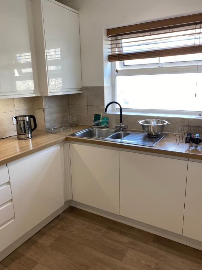 Apartment Beachfront Retreat 3 Bedroom 3 Bathroom Seaside With Free Parking *