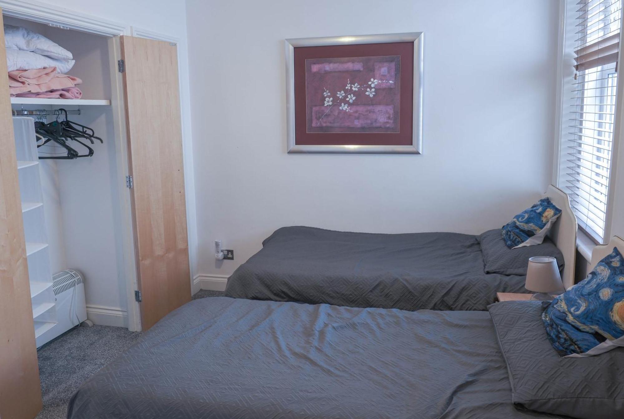 Apartment Beachfront Retreat 3 Bedroom 3 Bathroom Seaside With Free Parking *