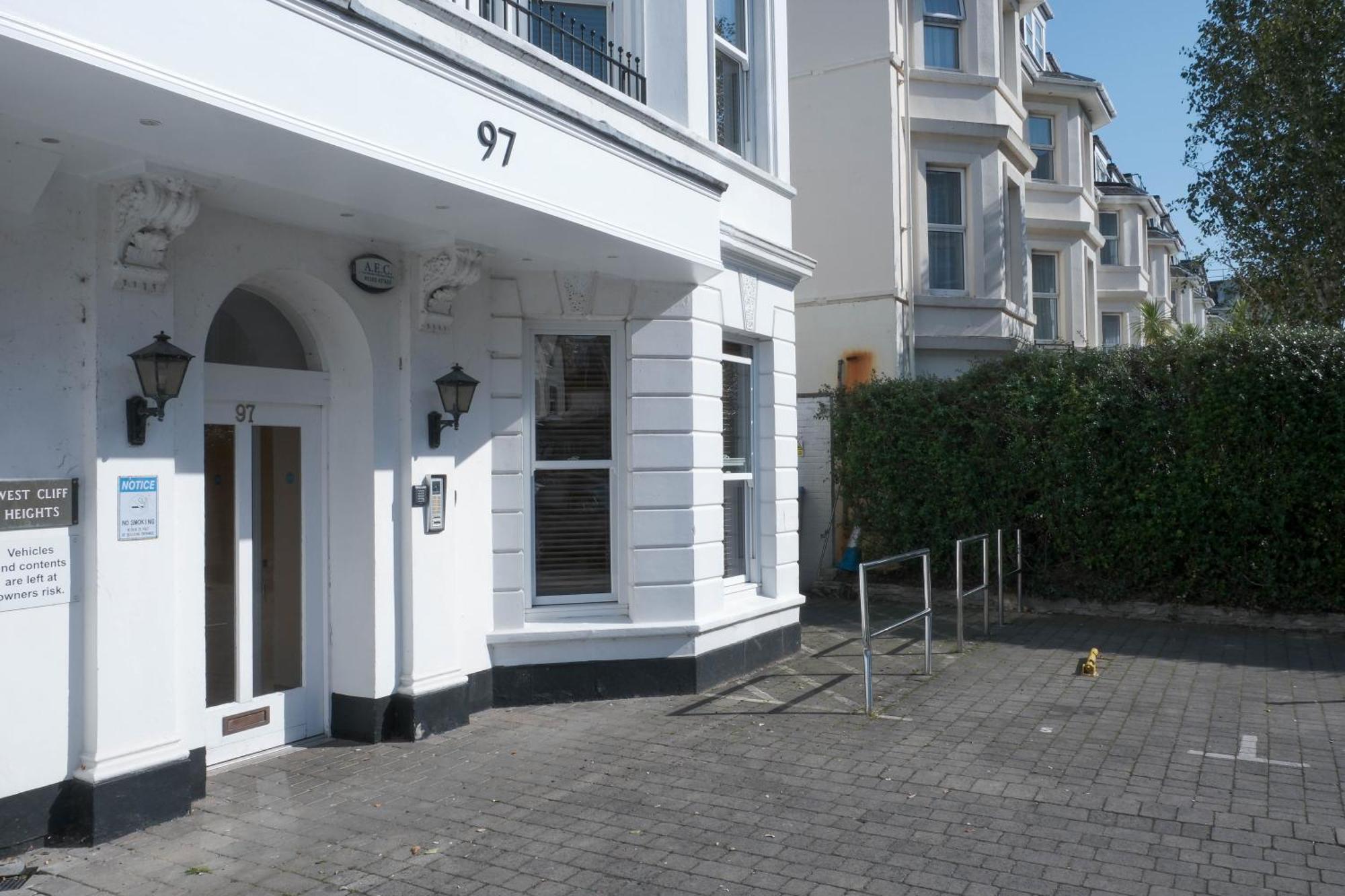 Beachfront Retreat 3 Bedroom 3 Bathroom Seaside With Free Parking Bournemouth