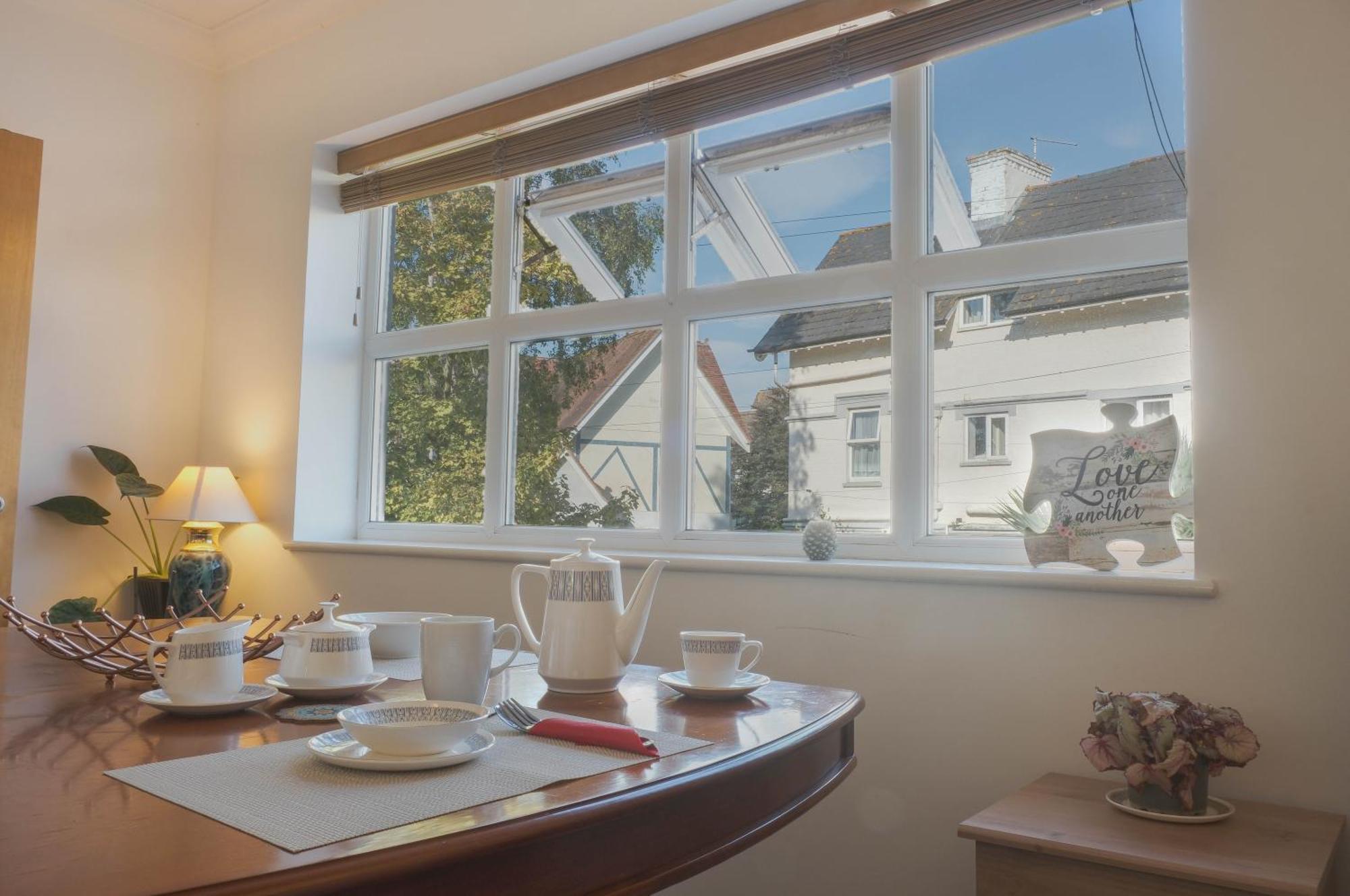 Beachfront Retreat 3 Bedroom 3 Bathroom Seaside With Free Parking *